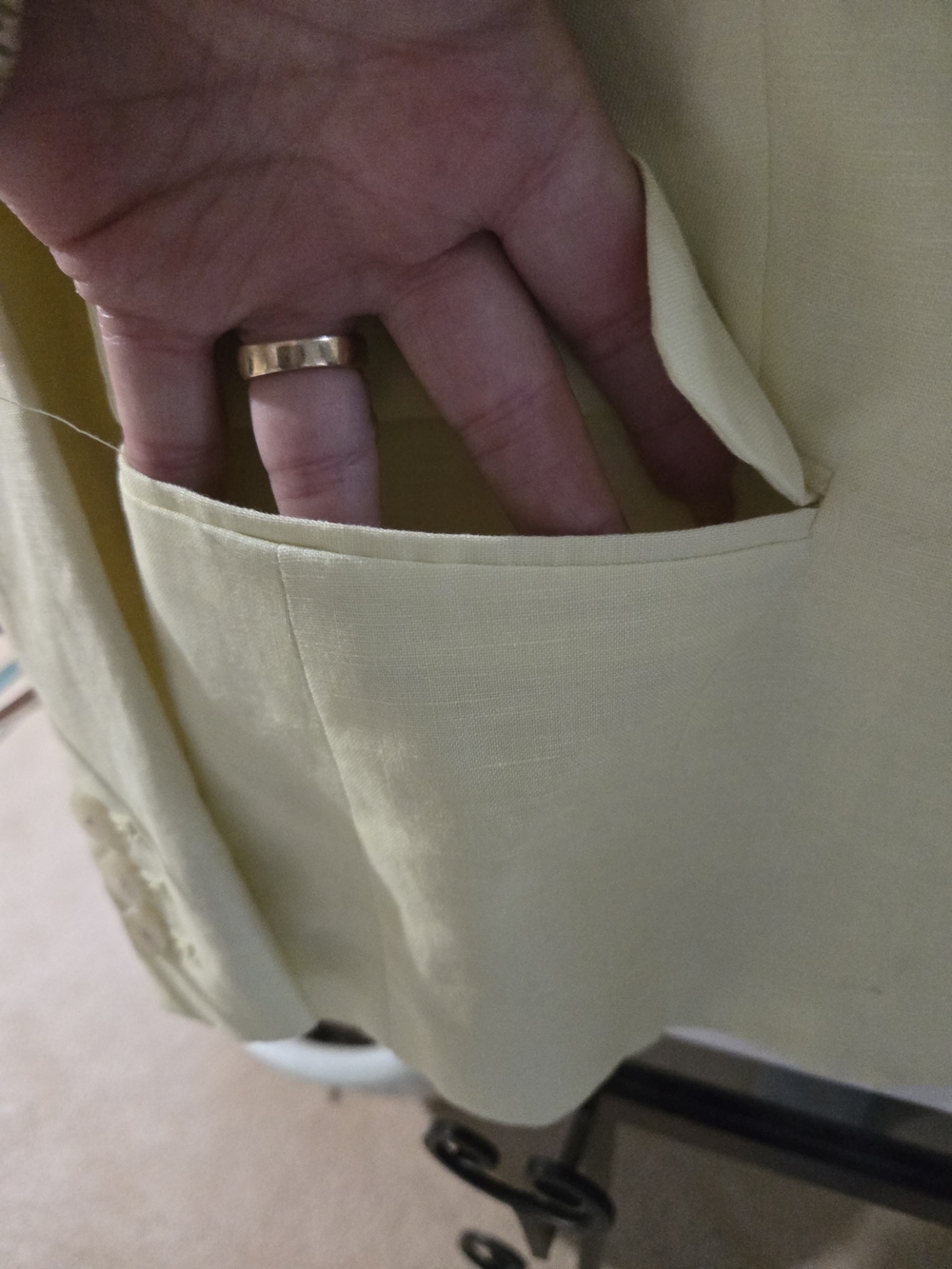 Banana Republic Pale Yellow Linen Blend Blazer Jacket Two-Button Size 10 - Picture 6 of 15